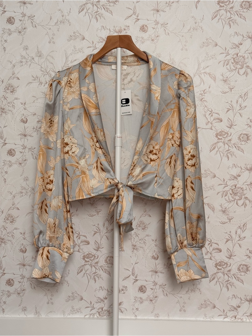 Tie-Front Floral Crop Blouse in Gray & Gold